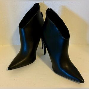 Fashion Nova ankle heels, size 5.5. New. Zipper at the back.